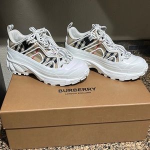 BURBERRY SNEAKERS